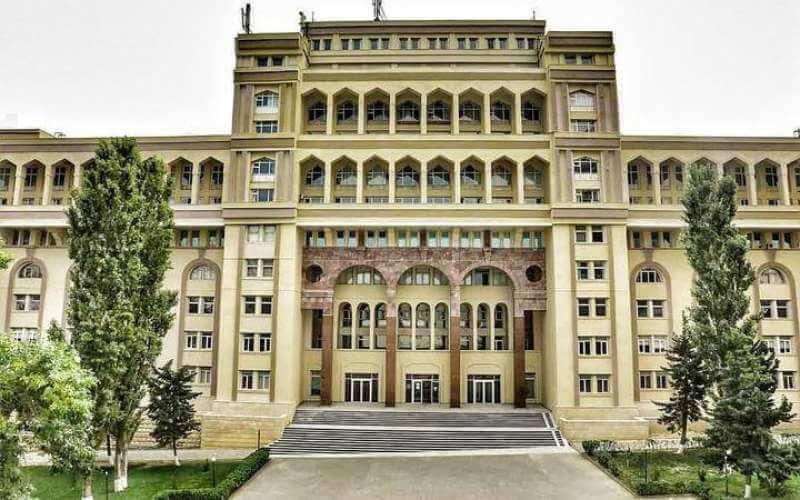 Tibb Universitetindəki elan müzakirələrə səbəb oldu