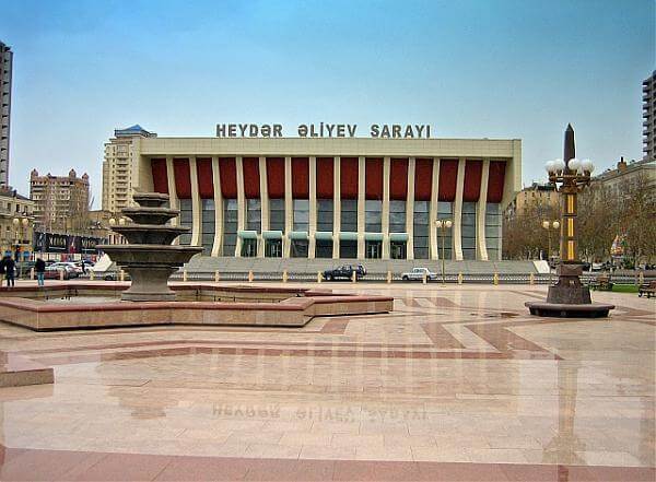 Heydər Əliyev adına Sarayın direktoru işdən çıxarılıb