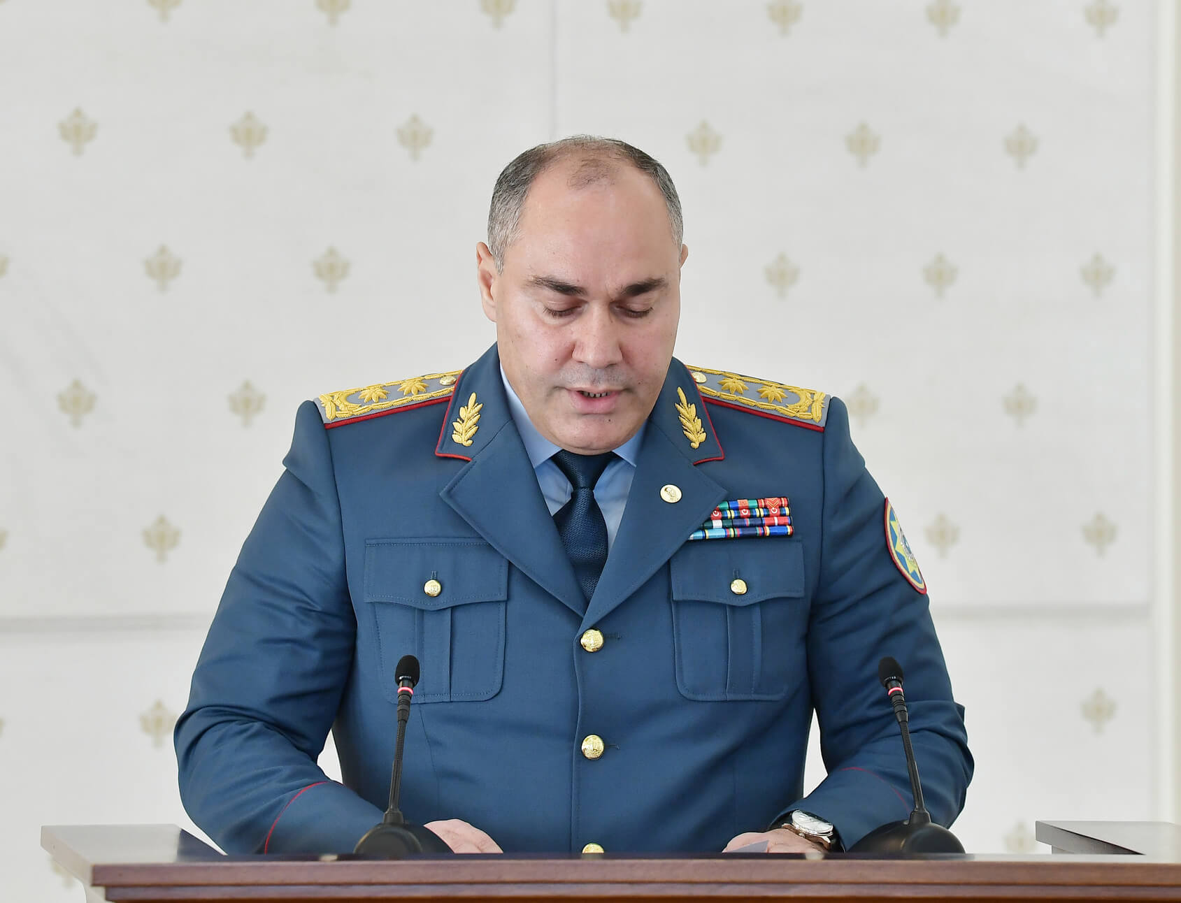 Səfər Mehdiyev niyə istefa vermir?