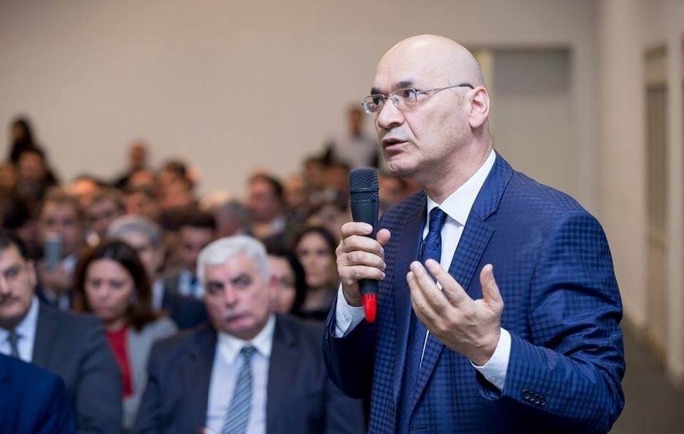 “Deputat tanıyıram ki, obyektlərindən topladığı aylıq icarə haqqı 150-200 min manatdır”