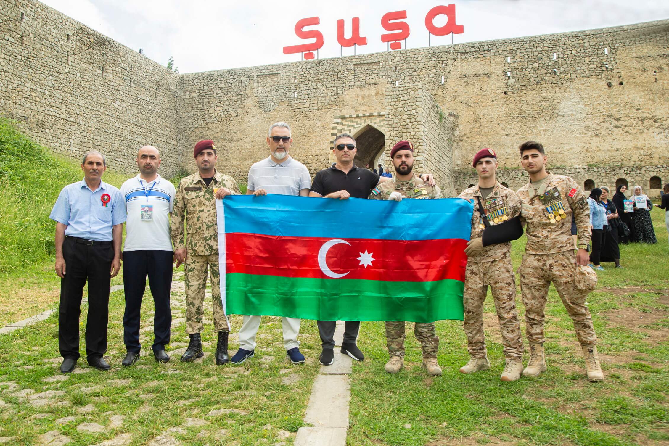 Şuşanı fəth edən qazilər və şəhid ailə üzvləri “Bank Respublika”nın dəstəyilə Şuşada oldular