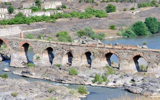 Azərbaycanla İran Xudafərin körpüsünü birgə bərpa edə bilər