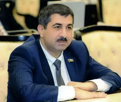 Keçmiş deputat 33 manat çaypuluna etiraz etdi