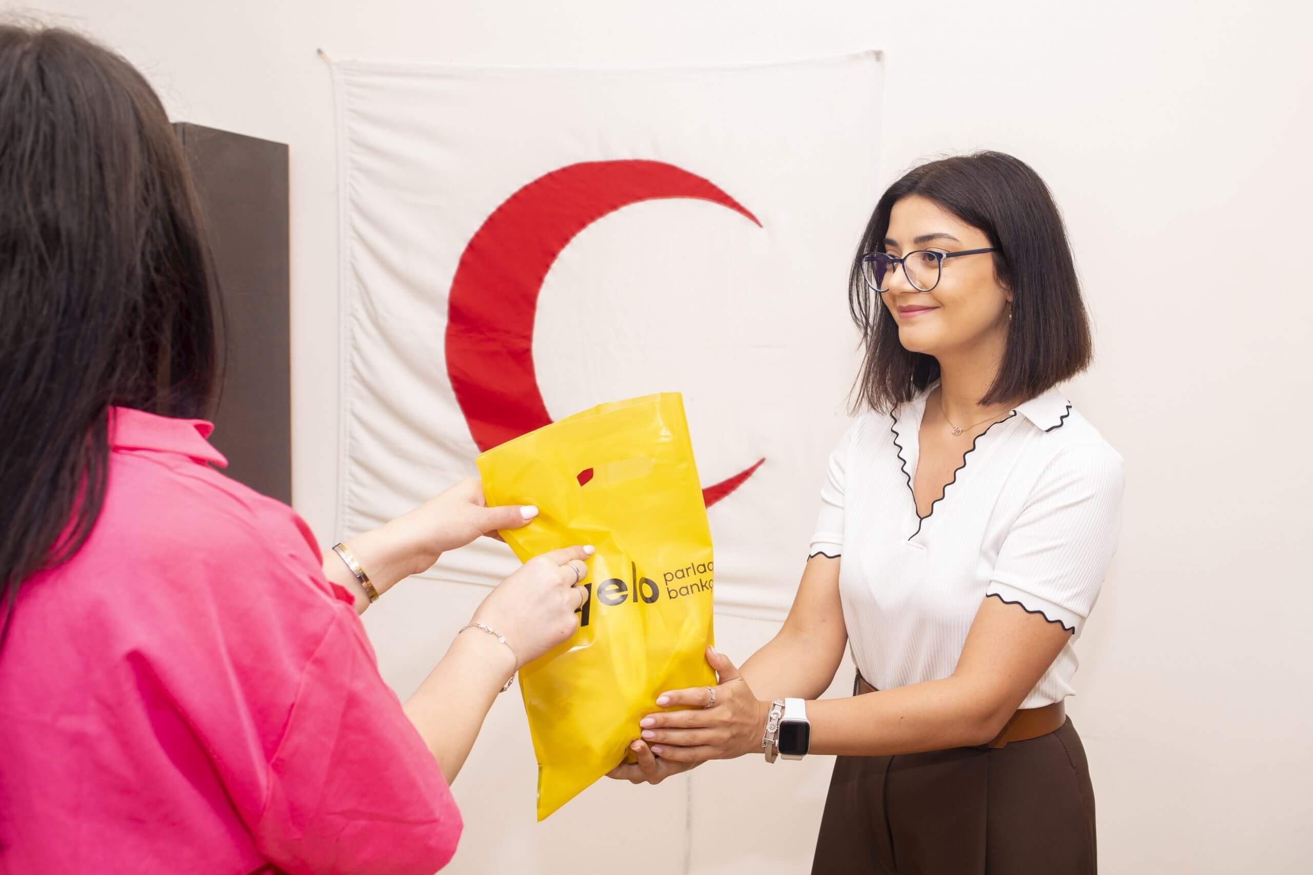 "Yelo Bank" aztəminatlı vətəndaşlarla bayramlaşdı