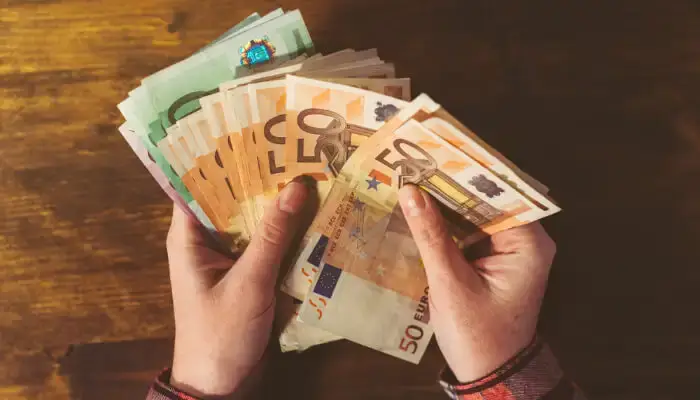 Rəsmi məzənnələr açıqlandı