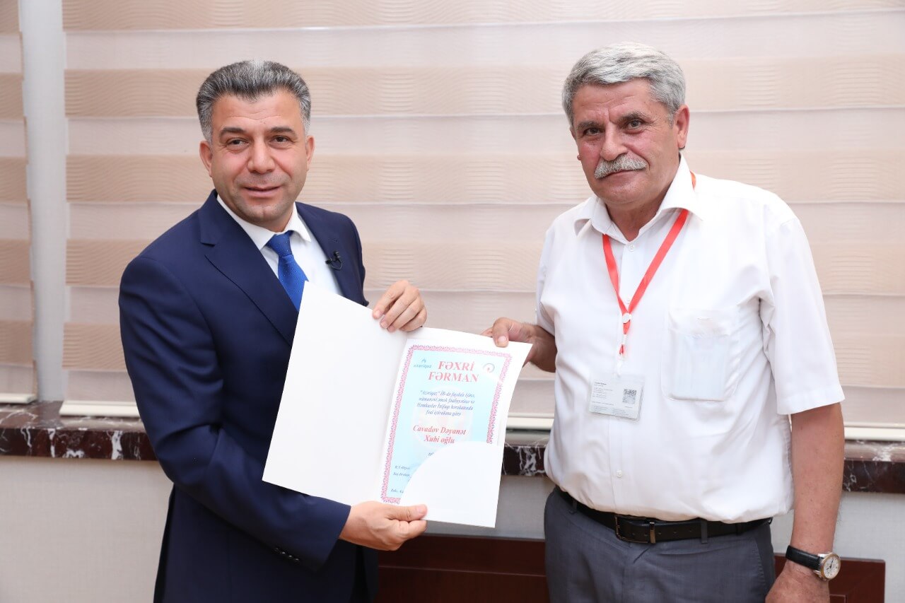 “Azəriqaz”ın baş direktoru birliyin 20 əməkdaşını mükafatlandırdı