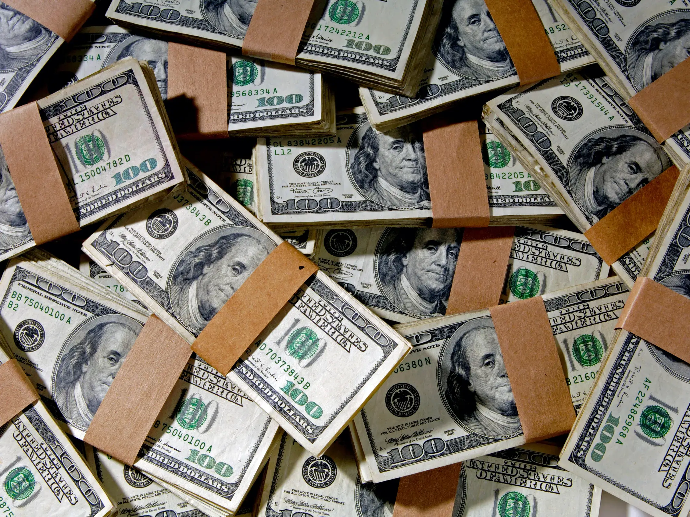 Son 1 ildə valyuta ehtiyatlarımız 4% artıb