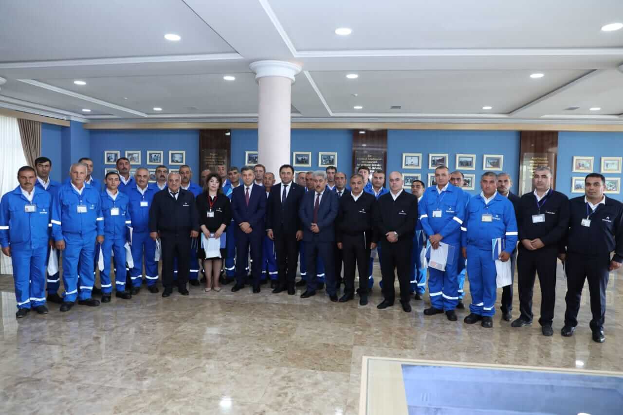 Baş direktor bir qrup Birlik əməkdaşını mükafatlandırdı