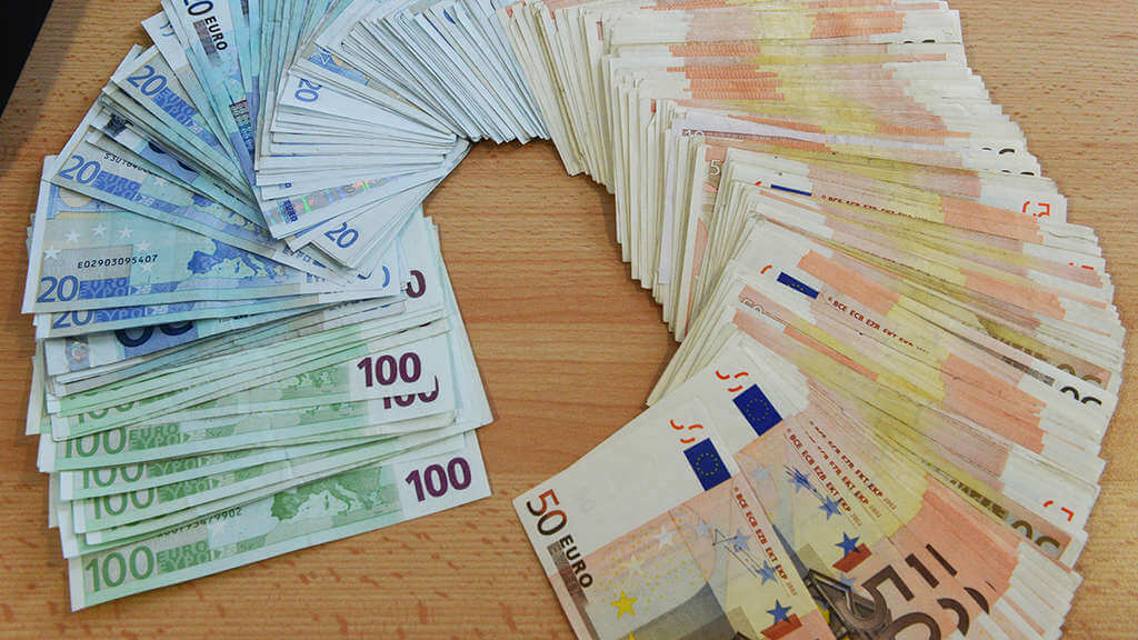 Rəsmi məzənnələr açıqlandı