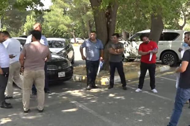 Sürücülər "Bolt" və "Uber"ə qarşı etiraz aksiyası keçirdi – VİDEO