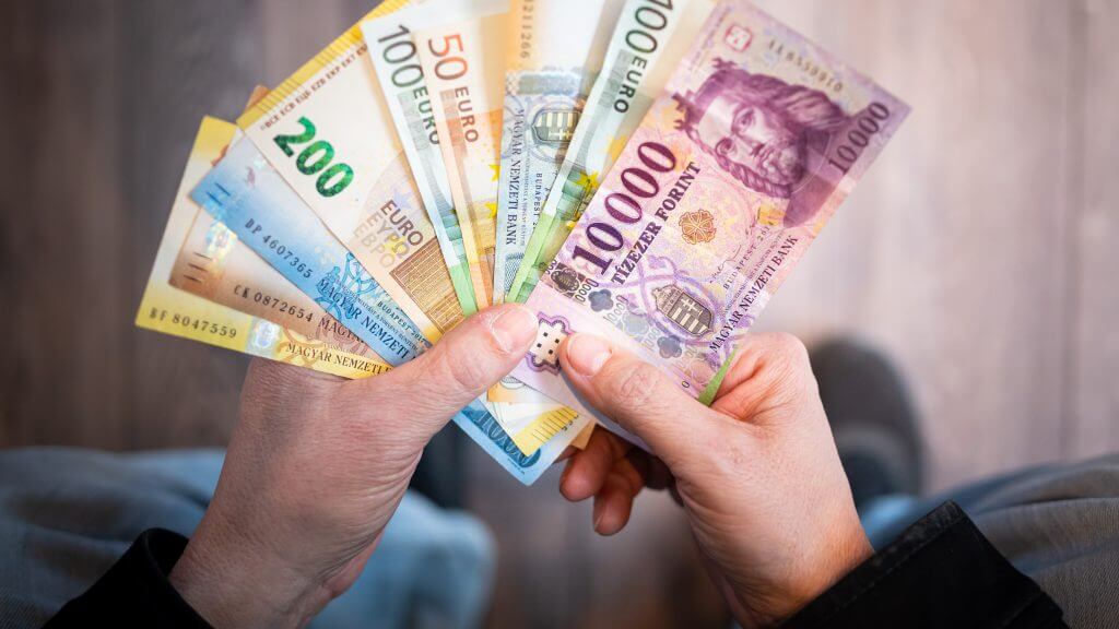 Rəsmi məzənnələr açıqlandı