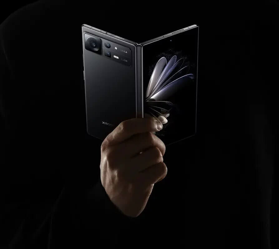 Dünyanın ən nazik qatlanan smartfonu təqdim edildi – FOTO