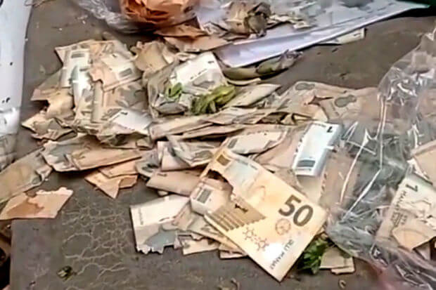 Əsginaslar bankda yenilənmək əvəzinə zibil qablarına atıldı - VİDEO