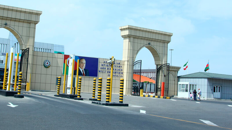 Quru yolla Azərbaycana gələn və gedənlərin sayı açıqlandı