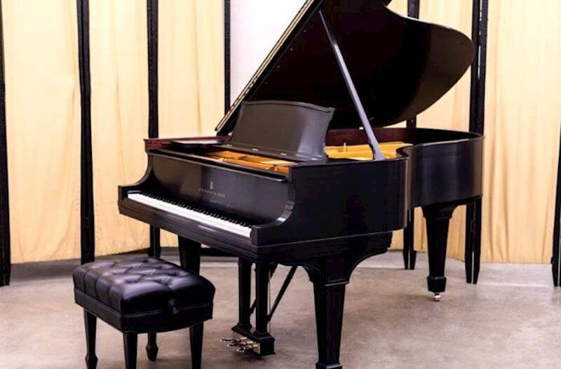 Dövlət qurumu 80 min manata 1 ədəd piano alır