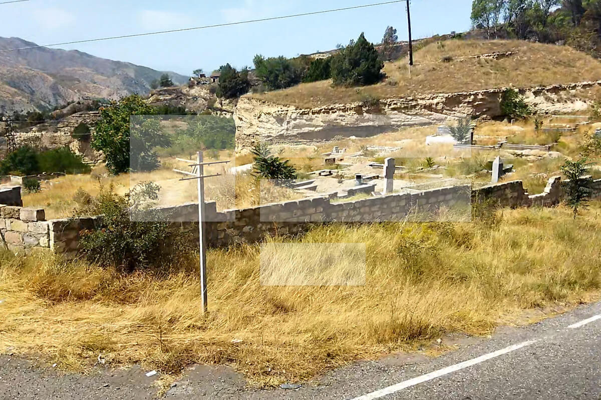 Laçından çıxan ermənilər məzarları qazıb, yaxınlarının meyitini də aparırlar - FOTO