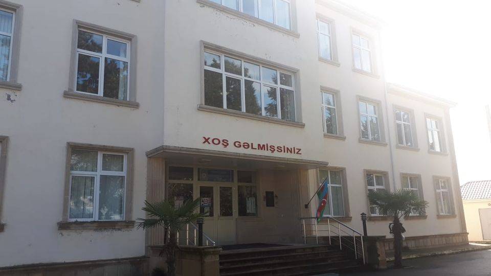 Məktəbdə direktor səlahiyyəti gözətçiyə həvalə olunub – FOTO