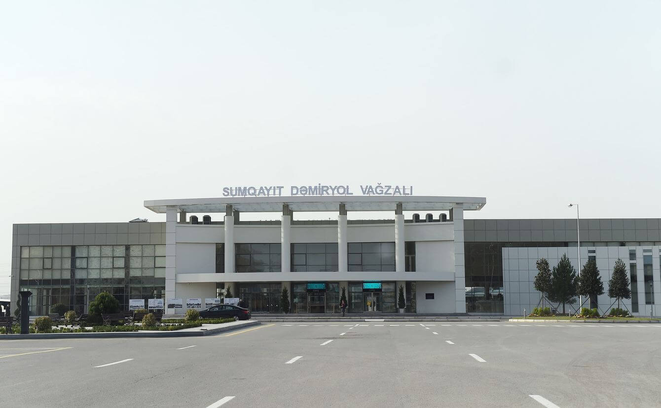 Sumqayıt dəmiryol vağzalında avtomobillərin parklanması ödənişli olub
