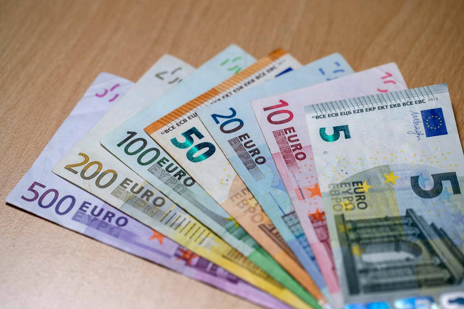 Rəsmi məzənnələr açıqlandı