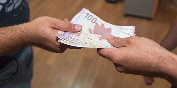 “15 mini müstəntiqə DSX binasının həyətində vermişik”