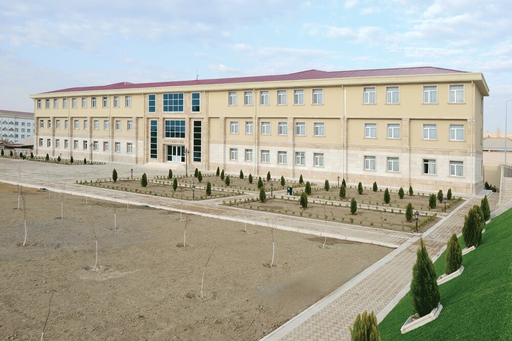 11 məktəb direktoru işdən çıxarılıb