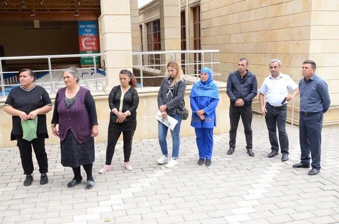 Göygöl sakinləri küçələrinə qaz xəttinin çəkilməsini istədi