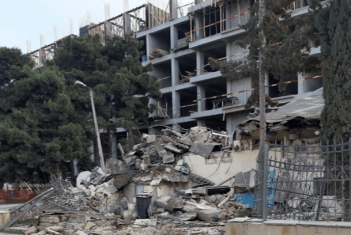 “Olympus Park”ın qanunsuz söküntü işində maraqlı rəy: "Metrostansiyanın ətrafı səhralıqdır"