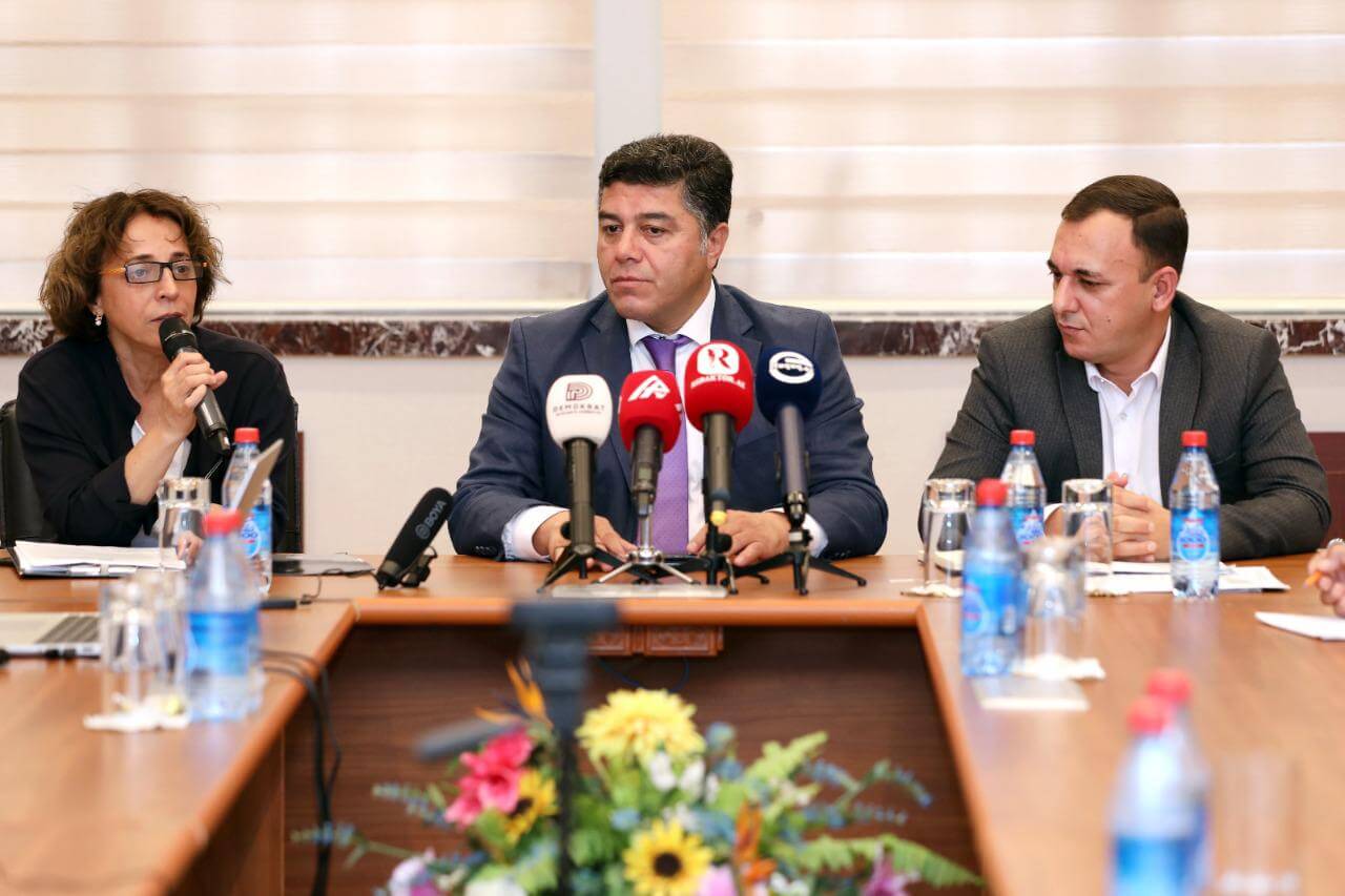 “Açıq qapı” aksiyasında suallar cavablandırıldı