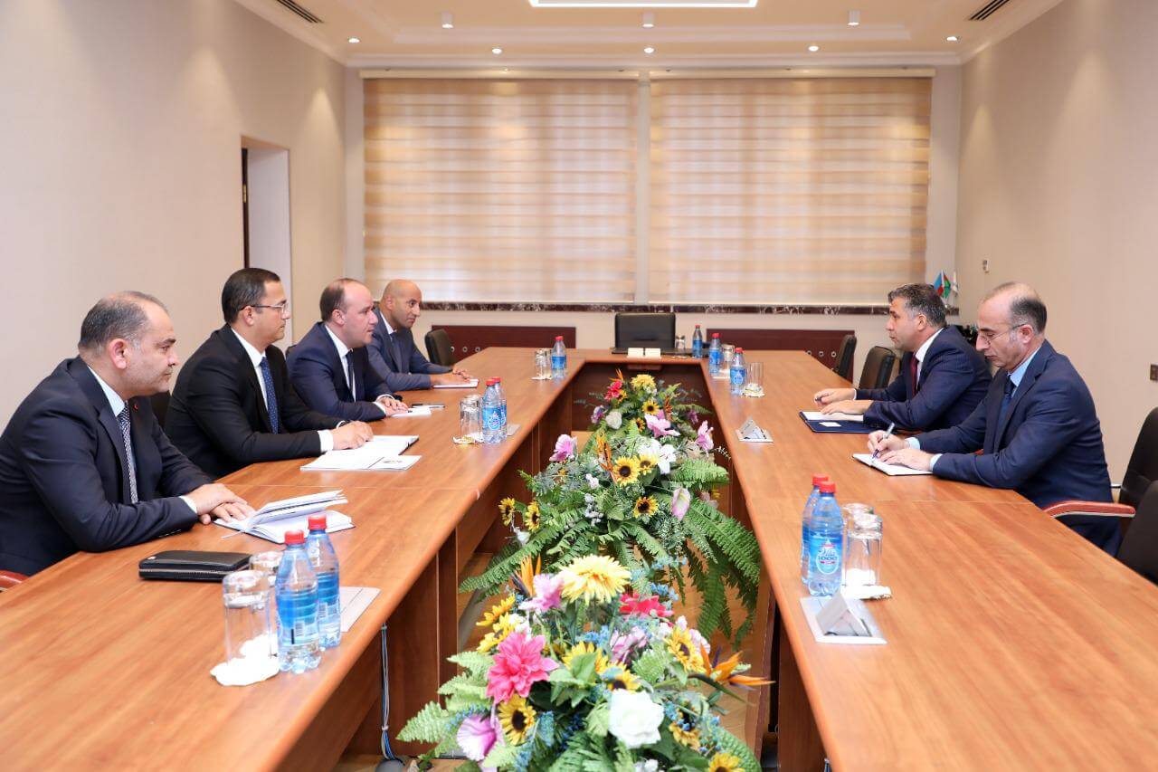 “Azəriqaz” və Dövlət Xidməti arasında görüş: Mühüm məsələlər müzakirə olundu