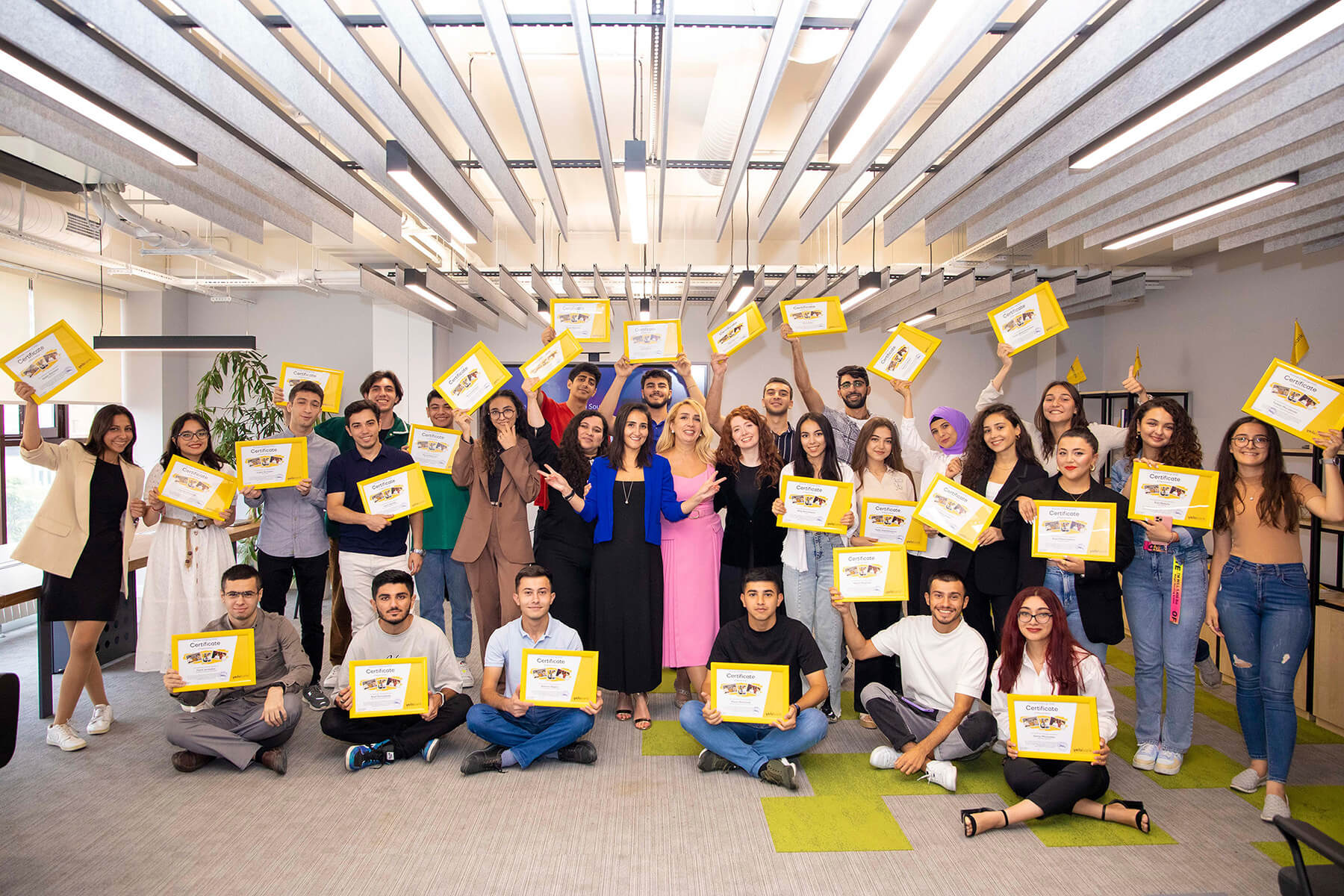 “Yelo Bank”ın təşkil etdiyi yay təlim proqramı başa çatdı