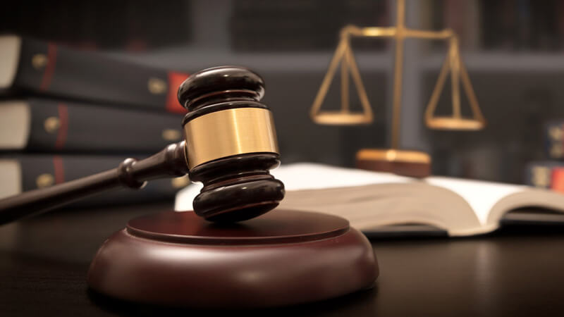 “Azərişıq” keçmiş nazirin qardaşını məhkəməyə verdi