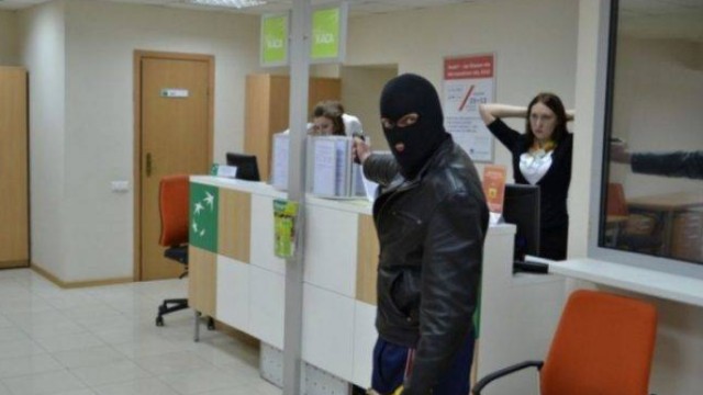 Bank ələ keçirildi - TƏLƏBLƏR