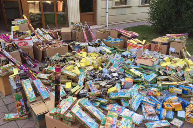 Gömrükdə yeni həbs dalğası başlayır - Milyonlarla dollarlıq pirotexnika fırıldağı