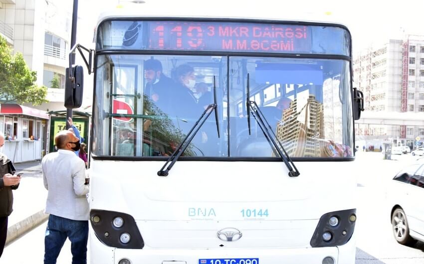 Sərnişinləri avtobusdan yarıyolda düşürmüş sürücü işdən uzaqlaşdırıldı