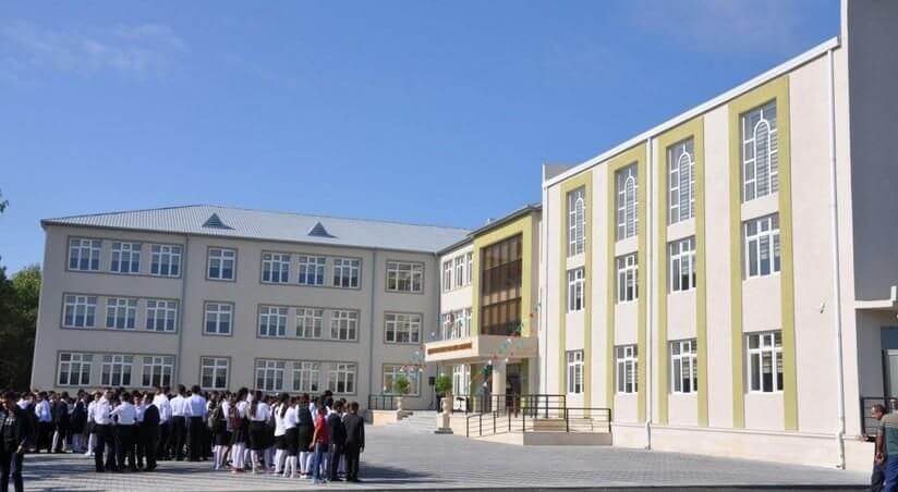 Məktəbin qarşısında konfet adıyla şagirdlərə narkotik paylayırmış