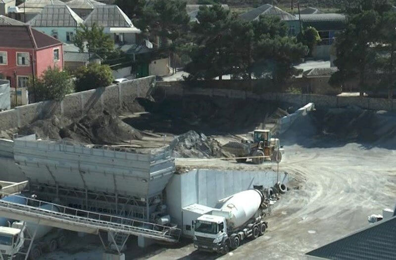 “Beton zavodu səhərə qədər işləyir, yaşamaqdan bezmişik”