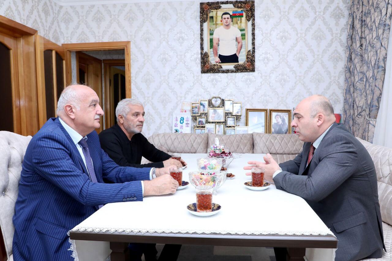 “Azəriqaz”ın rəhbər şəxsləri şəhid ailələrini ziyarət ediblər