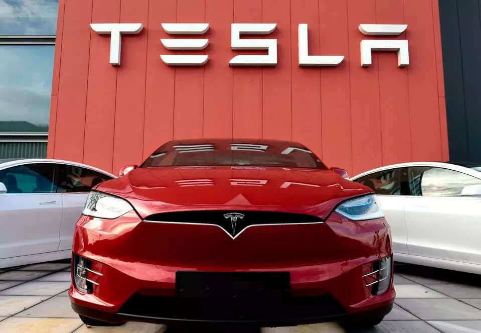 ”Tesla” yeni kampaniyası ilə rəqiblərini “vurdu”