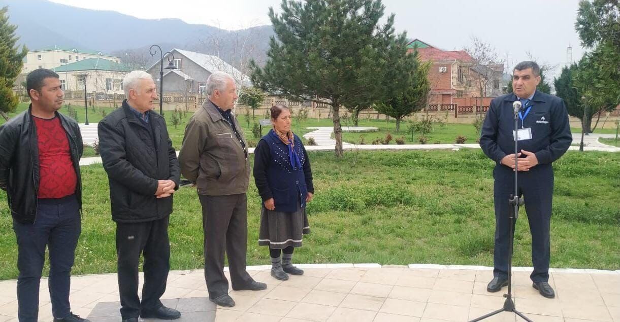 Həftənin ilk iş günündə “Açıq mikrofon” aksiyası Oğuzda keçirildi