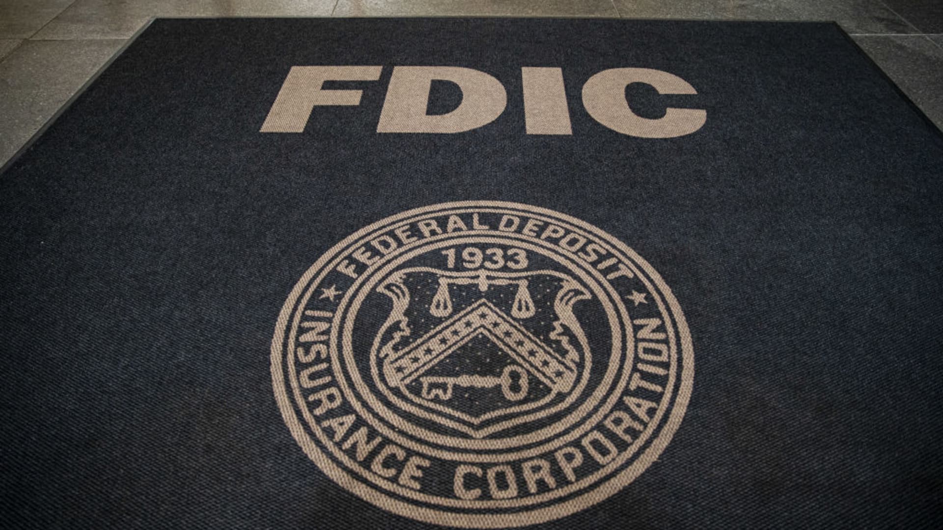 FDIC böyük bankların iflas xərclərini ödəmələrini istəyir