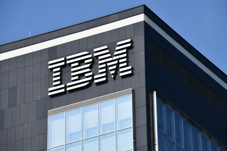 IBM minlərlə işçini süni intellektlə əvəz edir