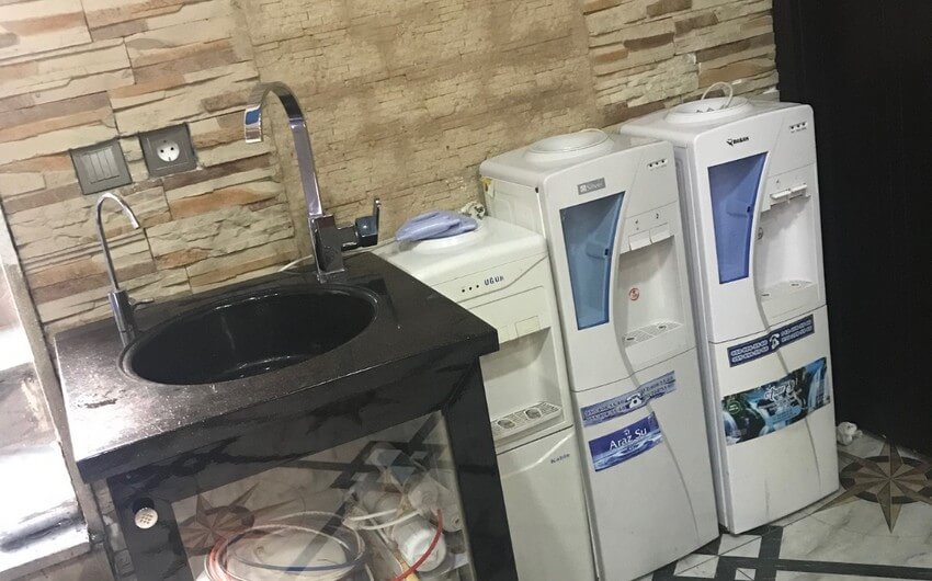 Əhaliyə verilən su “Araz su” adı ilə qablaşdırılaraq satılıb - FOTO