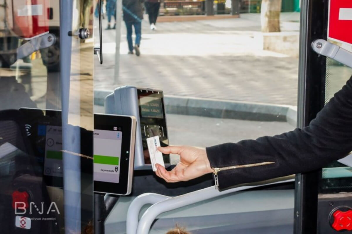Bu avtobusda gediş haqqı “BakıKart”la ödəniləcək