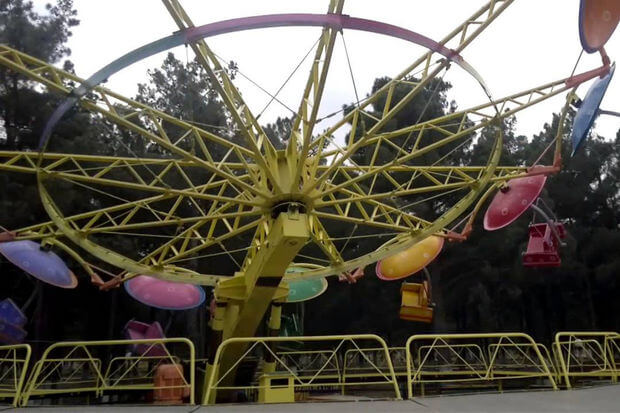 Xırdalan parkında qadın attraksiondan yıxılaraq ölüb