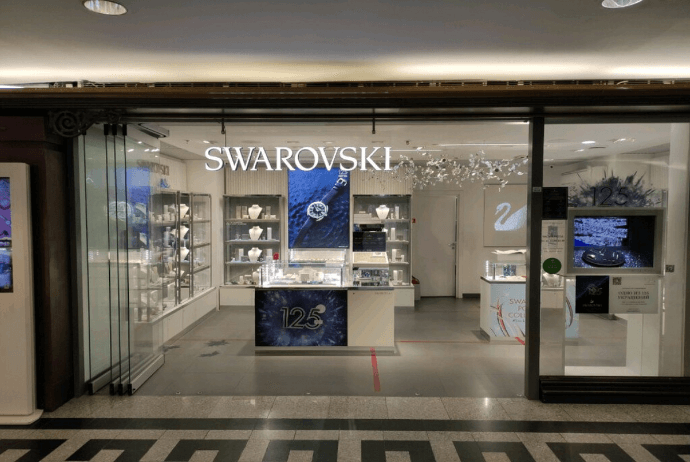 “Swarovski” Rusiyadakı biznesini tamamilə bağlayıb