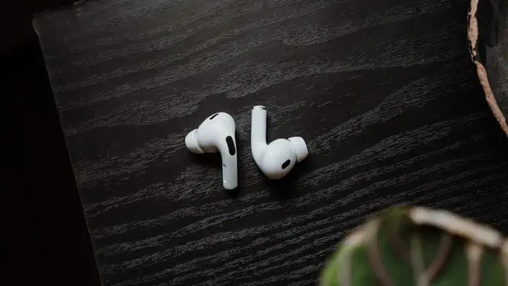 Yeni "Apple AirPods Pro" temperaturunuzu və eşitmə sağlamlığınızı ölçəcək!