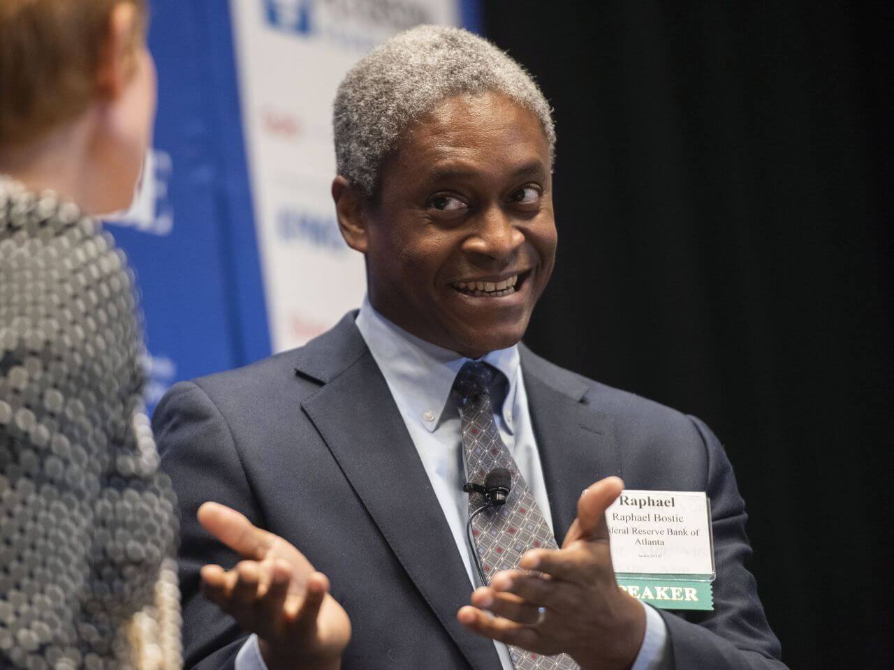 FED-in Atalanta üzrə sədri FED-i ehtiyatlı olmağa çağırır