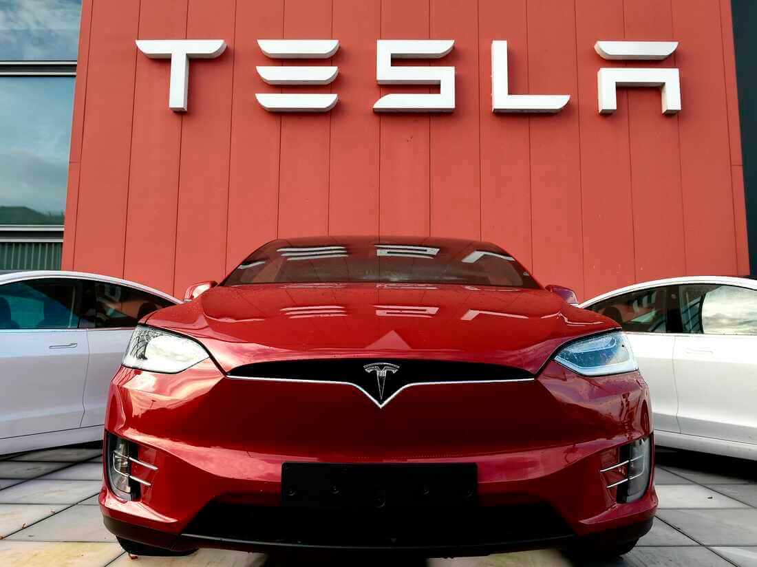 280 min yeni "Tesla" avtomobili üçün araşdırma başladılıb