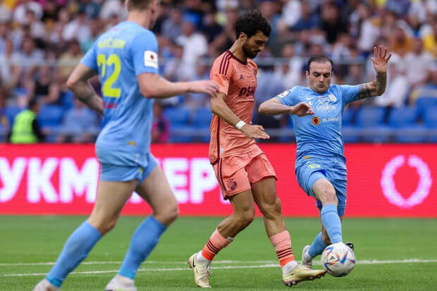 UEFA Mahir Emrelinin qolunu əlindən aldı