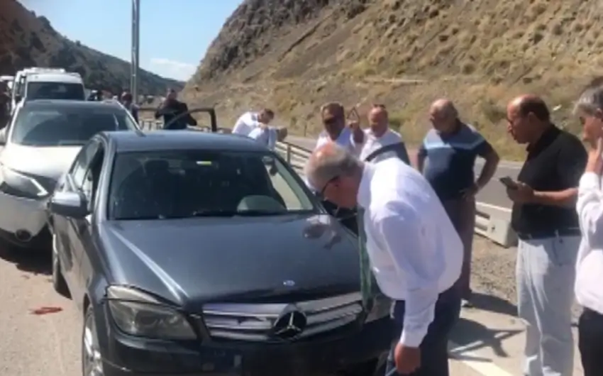 Kamal Kılıçdaroğlunun maşın karvanında zəncirvari qəza olub, yaralılar var